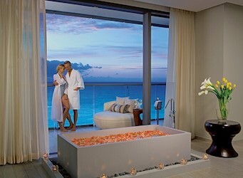 Preferred Club Honeymoon Suite Ocean Front