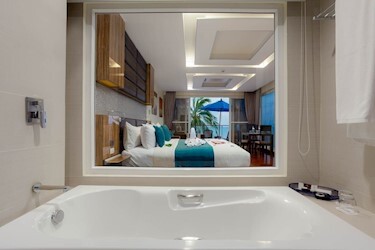 Jacuzzi Suite