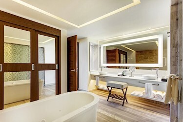 Luxury Chairman`s Two Bedroom Suite Ocean Front DC