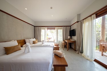 Premium 2 Bedroom with Roof Deck & Seaview