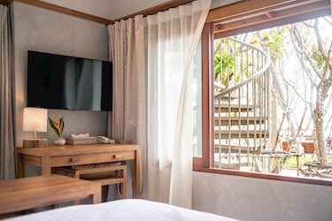Premium 2 Bedroom with Roof Deck & Seaview