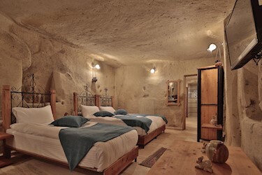 Queen Cave Room