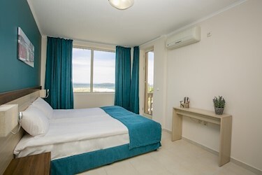 One Bedroom Apartment Sea View