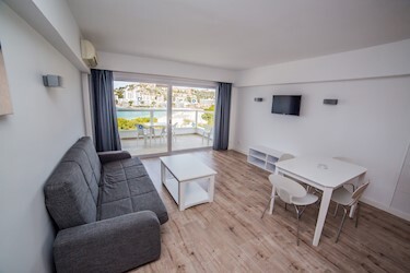 2 Bedroom Apartment Sea View