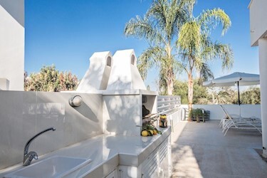 3 Bedroom House with Private Pool