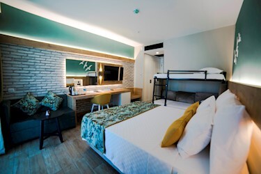 Club Family Room With Bunkbed