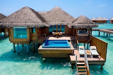 Lagoon Bungalow with Pool