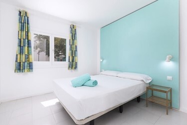 One bedroom with lounge pool side