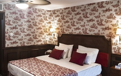 Superior Standard Swim Up Room