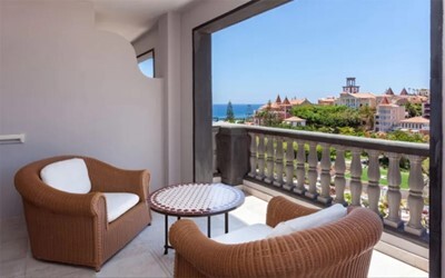 TWIN with Balcony, Deluxe, Lateral Sea View