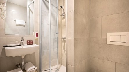 Comfort double/twin room with street view