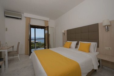 Double Room Deluxe with Sea View