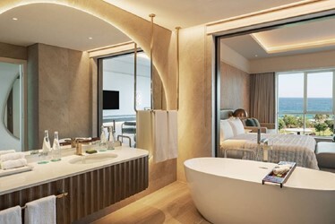 Deluxe Family Room