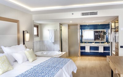 Twin With Balcony, Deluxe Sea View