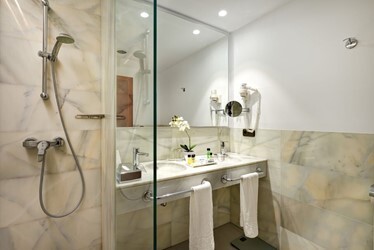 Junior Suite Side Sea View