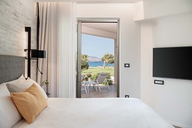 Family Suite Sharing Pool
