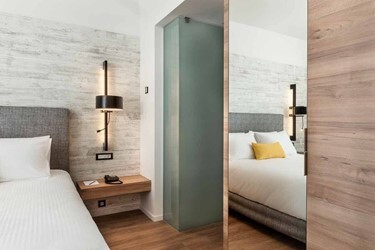 Family Suite Sharing Pool