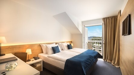 Superior twin room with side sea view and balcony