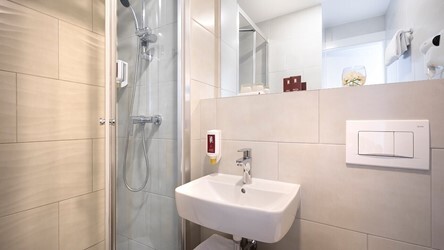 Superior twin room with side sea view and balcony