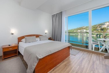 Double Balcony Sea Side
