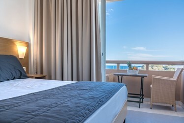 Double Room Classic Higher Floor with Front Panoramic View