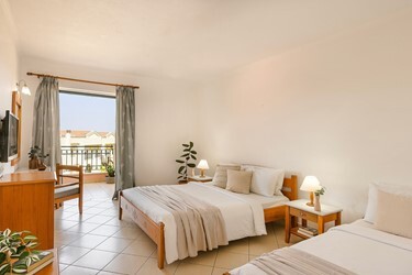 Family Room 1 Bedroom Superior with Garden View