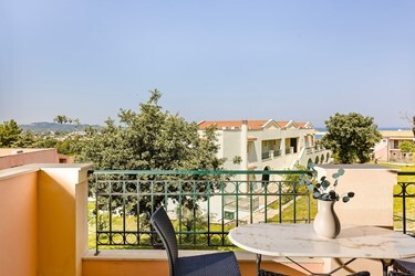 Family Room 1 Bedroom Superior with Garden View