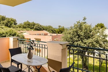 Family Room 1 Bedroom Superior with Garden View