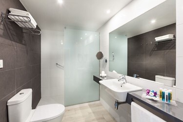 2 Bedroom Family Suite with Kitchen