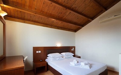 One Bedroom Apartment Split Level with Mountain View