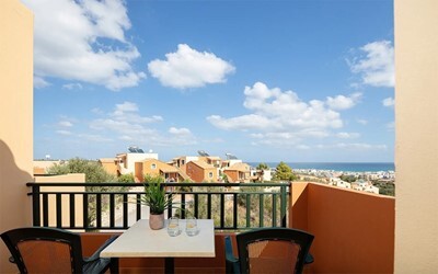 One Bedroom Apartment Split Level with Mountain View