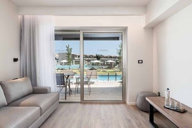 Junior Suite Sharing Pool