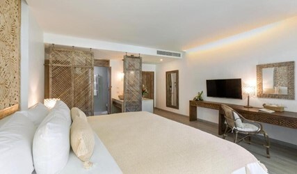 Tropical Garden Room