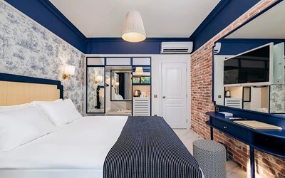 Villa Family Room (One Room)