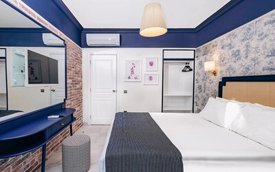 Villa Family Room (One Room)