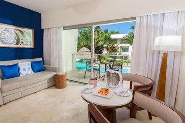 Junior suite premium pool view