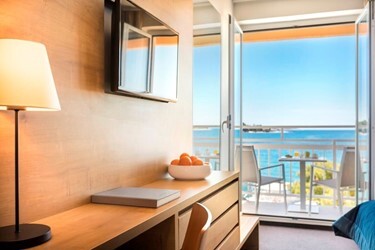 Superior twin room with sea view and balcony