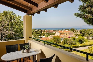 Family Room 1 Bedroom with Side Sea View