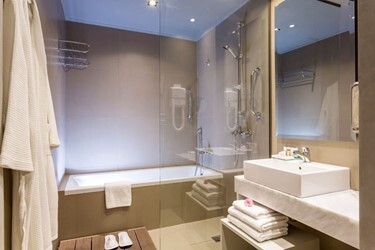 Family Bungalow Room Sliding Doors