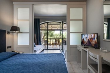 Family Bungalow Room Sliding Doors
