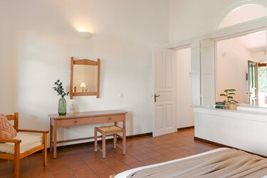Family Room 1 Bedroom with Sea View