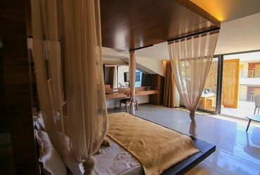 Superior Jacuzzi Room