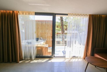 Superior Jacuzzi Room