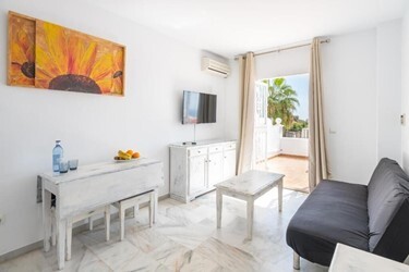 1 Bedroom Apartment With Terrace and Sea View