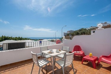 1 Bedroom Apartment With Terrace and Sea View