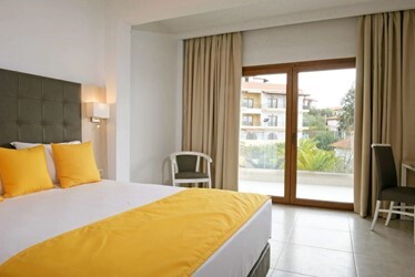 Triple Room Superior with Garden View