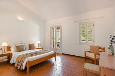 Family Room 1 Bedroom Superior with Sea View