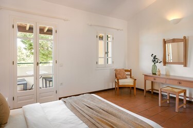 Family Room 1 Bedroom Superior with Sea View