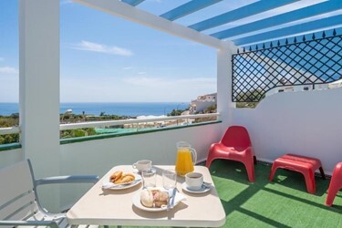 2 Bedroom Apartment With Terrace and Sea View