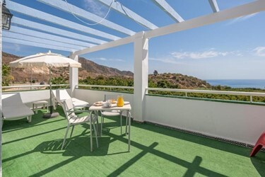 2 Bedroom Apartment With Terrace and Sea View